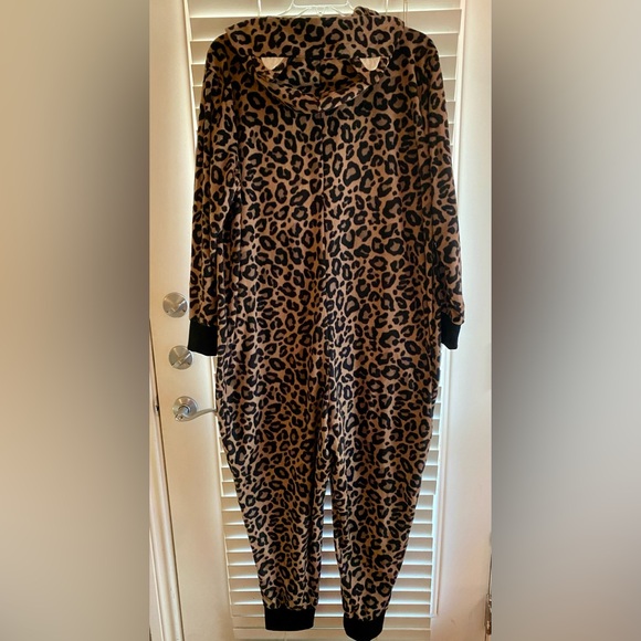 Torrid Leopard Print Onesie Pajamas Size 1/2X NWT! - Picture 7 of 12